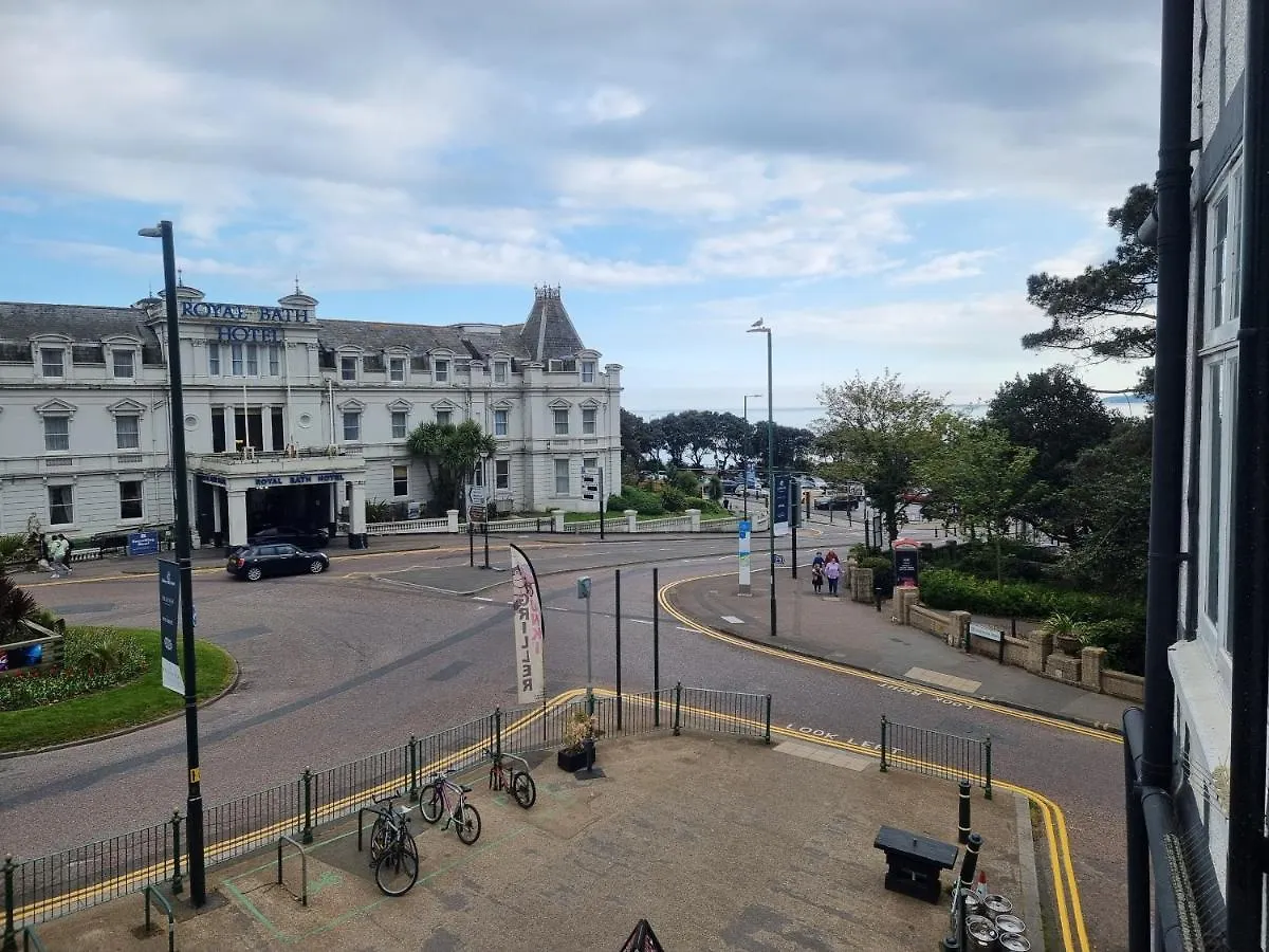 3 Minute Walk To Beach - Couldn'T Be Much Closer To Sea Apartment Bournemouth United Kingdom